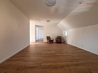 Pronájem reprezentativních prostor 88 m² s terasou 26 m² – ideální pro služby , Dolany u Olomouce - IMG_8665.JPG