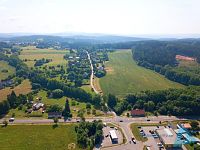 Prodej stavební parcely v obci Nová Paka, 1541m2. Výborná dostupnost a cena. - DJI_0503.jpg