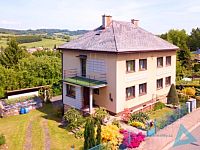 Rodinný dům 4+1 v malebné lokalitě obec Pecka – SLEVA !!! - DJI_0681.jpg