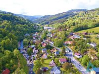 Prodej samostatného přízemního bytu 2kk se zahrádkou ve Vrchlabí.. - DJI_0728.jpg