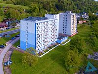 Prodej samostatného přízemního bytu 2kk se zahrádkou ve Vrchlabí.. - DJI_0759.jpg