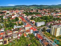 Prodej rodinného domu s ordinacemi v centru Jičína – výhodná investice i bydlení - DJI_0954.jpg