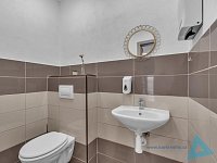 Prodej rodinného domu s ordinacemi v centru Jičína – výhodná investice i bydlení - DSC02242.jpg