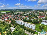 Prodej bytu 3+1, Nová Paka – klidné bydlení na skvělé adrese - DJI_0090.jpg