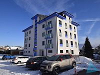 Moderní byt 1+kk s balkonem, parkovacím stáním a kompletním vybavením kuchyně – volný od 1.2.2026 - _DSC0610.JPG