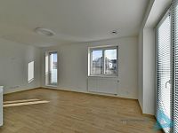 Moderní byt 1+kk s balkonem, parkovacím stáním a kompletním vybavením kuchyně – volný od 1.2.2026 - _DSC0636.JPG