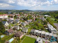 Pronájem bytu 1+kk, 42 m², Nová Paka, ul. Zahradní – po rekonstrukci, balkon, terasa, nízké náklady - DJI_0466.JPG