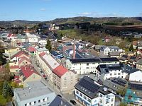 Prodej domu se 4 byty, prodejnou, dílnou a garáží v Nové Pake, ul. Komenského. - DJI_0306.JPG