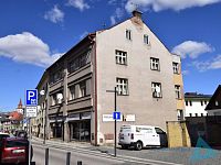 Prodej domu se 4 byty, prodejnou, dílnou a garáží v Nové Pake, ul. Komenského. - _DSC0820.JPG