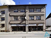 Prodej domu se 4 byty, prodejnou, dílnou a garáží v Nové Pake, ul. Komenského. - _DSC0821.JPG