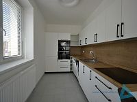 Moderní byt 1+kk s balkonem, parkovacím stáním a kompletním vybavením kuchyně – volný od 01.05.2026 - _DSC0896.JPG