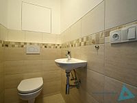 Moderní byt 1+kk s balkonem, parkovacím stáním a kompletním vybavením kuchyně – volný od 01.05.2026 - _DSC0903.JPG