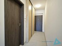 Moderní byt 1+kk s balkonem, parkovacím stáním a kompletním vybavením kuchyně – volný od 01.05.2026 - _DSC0909.JPG