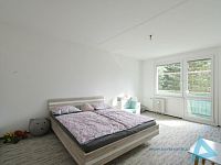 Nabízíme k pronájmu světlý byt 2+1 s lodžií, 50 m², ve 2. patře bytového domu s výtahem.