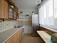 Nabízíme k pronájmu světlý byt 2+1 s lodžií, 50 m², ve 2. patře bytového domu s výtahem. - 3.JPG
