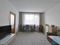 Nabízíme k pronájmu světlý byt 2+1 s lodžií, 50 m², ve 2. patře bytového domu s výtahem. - 5.JPG