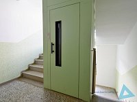 Nabízíme k pronájmu světlý byt 2+1 s lodžií, 50 m², ve 2. patře bytového domu s výtahem. - 8.JPG
