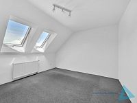 Prostorný rodinný dům se zahradou, 3 koupelnami a úsporným provozem v žádané části Nové Paky - DSC04499.jpg