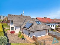 Prostorný rodinný dům se zahradou, 3 koupelnami a úsporným provozem v žádané části Nové Paky - DJI_0740.jpg