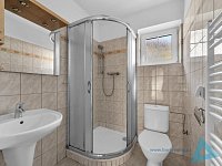 Prostorný rodinný dům se zahradou, 3 koupelnami a úsporným provozem v žádané části Nové Paky - DSC04469.jpg