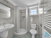 Prostorný rodinný dům se zahradou, 3 koupelnami a úsporným provozem v žádané části Nové Paky - DSC04504.jpg