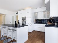 Prodej bytu 4+kk s velkou terasou, lodžií a dvě garážová stání, U Nikolajky, Praha 5 - Smíchov - Prodej bytu 4+kk_U Nikolajky_Praha 5 - Smíchov_20.jpg