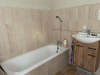 Prodej výrobní haly se zázemím v obci Kozlovice - IMG_8925.JPG