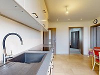 Prodej rodinného domu 3+1 s garáží a velkým pozemkem 1 957 m² – Ludgeřovice - 1.2 Kuchyně.jpg