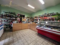 Prodej prostorného domu, s obchodními prostory , Bohumín- centrum, náměstí 435 m2 plochy - IMG-20251014-WA0003.jpg