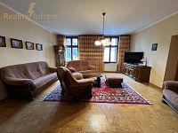 Prodej prostorného domu, s obchodními prostory , Bohumín- centrum, náměstí 435 m2 plochy - IMG-20251014-WA0025.jpg