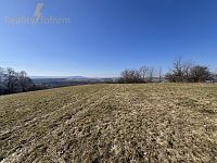 Hončova Hůrka – téměř 10 ha výhledové krajiny s vlastním pramenem