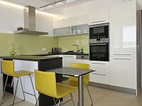 Pronájem cihlového bytu 2+kk s lodžií v Brně - Kamechách + garážové stání