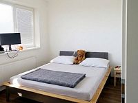 Pronájem bytu 2+kk s parkovacím stáním na Rybářské Brno - pokoj 1a.jpg