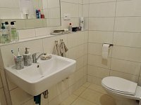Nabízíme k dlouhodobému pronájmu nezařízený, částečně vybavený byt 1+kk, 42 m².  - koup..jpg