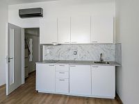 Pronájem novostavby kanceláře 29 m2, Komárovská - PXL_20260504_124411865.MP a.jpg