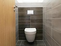 Pronájem cihlového bytu 2+kk s balkonem v Brně - Kamechách - WC