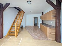 Pronájem podkrovního bytu 84 m2, 2+kk s galerií, Královo Pole Husitská - PXL_20260803_091023014.MP ab