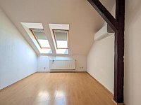 Pronájem podkrovního bytu 84 m2, 2+kk s galerií, Královo Pole Husitská - PXL_20260803_091343428.MP