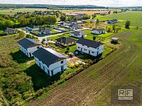 Porodej rodinných domů 155 m2, pozemek 623 m2