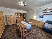 Rodinný dům 2+1 se zahradou a dvorem v centru Dačic - 15.jpg