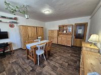 Rodinný dům 2+1 se zahradou a dvorem v centru Dačic - 16.jpg