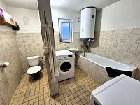 Rodinný dům 2+1 se zahradou a dvorem v centru Dačic - 21.jpg