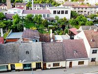 Rodinný dům 2+1 se zahradou a dvorem v centru Dačic - 3.jpg