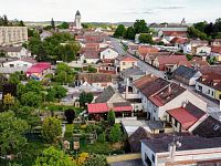 Rodinný dům 2+1 se zahradou a dvorem v centru Dačic - 5.jpg