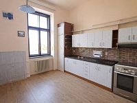 Prodej bytu 4+1 (108 m²) – centrum Jindřichova Hradce, ulice Sady - 1. Kuchyň.jpg