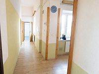 Prodej bytu 4+1 (108 m²) – centrum Jindřichova Hradce, ulice Sady - 17. Chodba.jpg