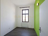 Prodej bytu 4+1 (108 m²) – centrum Jindřichova Hradce, ulice Sady - 9. Dětský pokoj.jpg