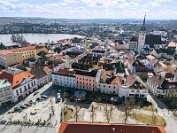 Prodej bytu 4+1 (108 m²) – centrum Jindřichova Hradce, ulice Sady - DJI_00012.jpg