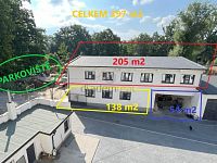 Pronájem skladových/výrobních prostor 397 m2 - U Dolního Skrýchova u J.Hradce (90,– Kč m2/měsíc) - areál z výšky popis.jpg