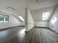 Pronájem skladových/vý­robních prostor 2.880 m2 - U Dolního Skrýchova u J.Hrad­ce (90,- Kč m2/měsíc) - kancelář.jpg